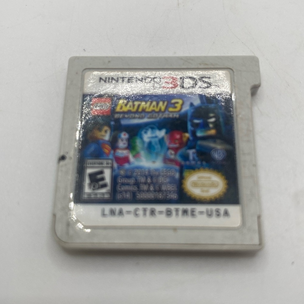 LEGO Batman 3: Beyond Gotham on the Nintendo 3DS. Cartridge only